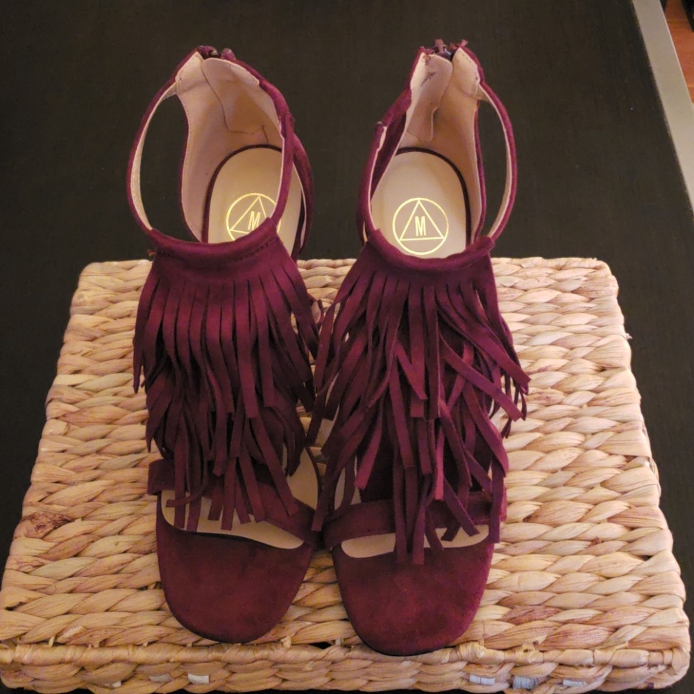 Shoes - Picture 2 of 4